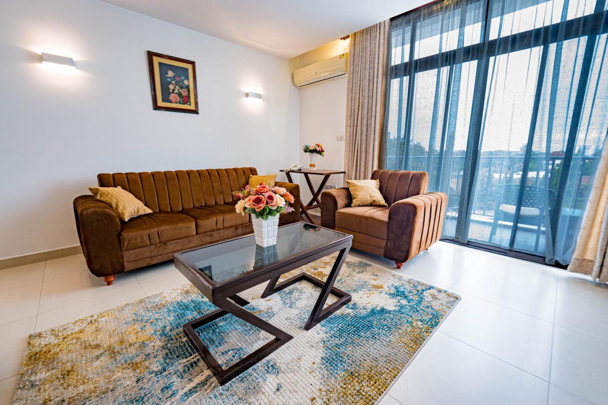 Flo'S Eco Residence Dar es Salaam Bagian luar foto