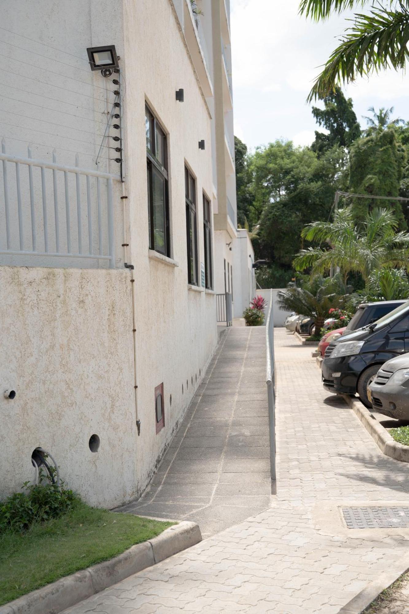 Flo'S Eco Residence Dar es Salaam Bagian luar foto